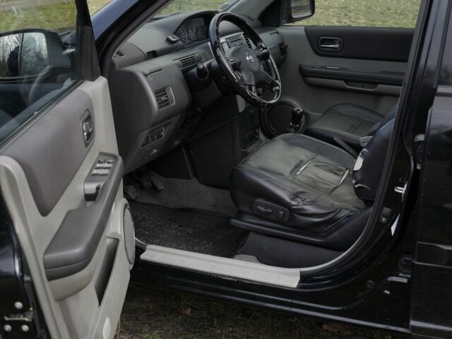 Черный Ниссан ИксТрейл, объемом двигателя 2.2 л и пробегом 273 тыс. км за 4267 $, фото 10 на Automoto.ua