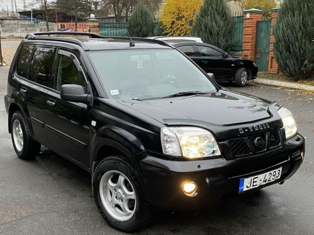 Черный Ниссан ИксТрейл, объемом двигателя 2.2 л и пробегом 226 тыс. км за 3650 $, фото 4 на Automoto.ua