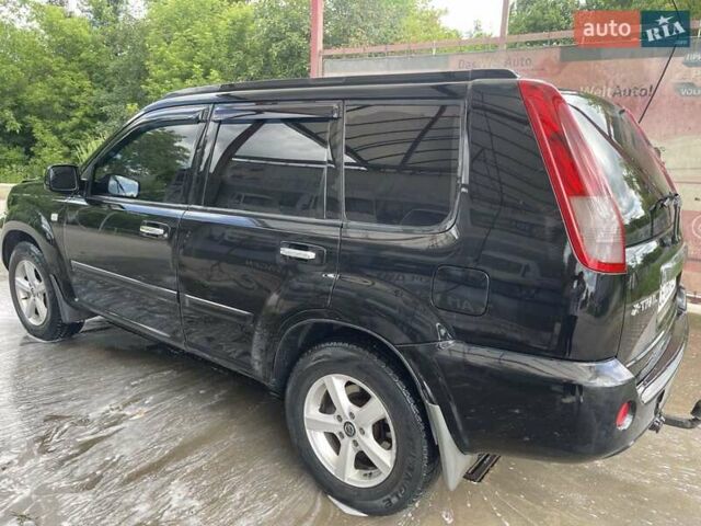 Черный Ниссан ИксТрейл, объемом двигателя 2.2 л и пробегом 300 тыс. км за 7000 $, фото 3 на Automoto.ua