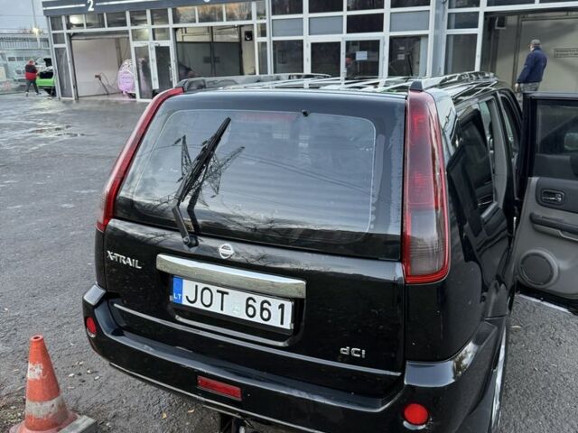 Черный Ниссан ИксТрейл, объемом двигателя 2.2 л и пробегом 306 тыс. км за 3800 $, фото 4 на Automoto.ua