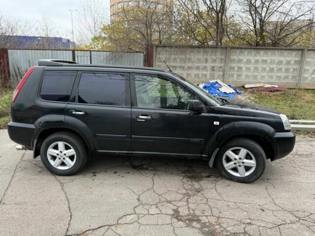 Черный Ниссан ИксТрейл, объемом двигателя 2.2 л и пробегом 290 тыс. км за 3750 $, фото 2 на Automoto.ua