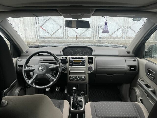 Черный Ниссан ИксТрейл, объемом двигателя 2.2 л и пробегом 206 тыс. км за 4200 $, фото 7 на Automoto.ua