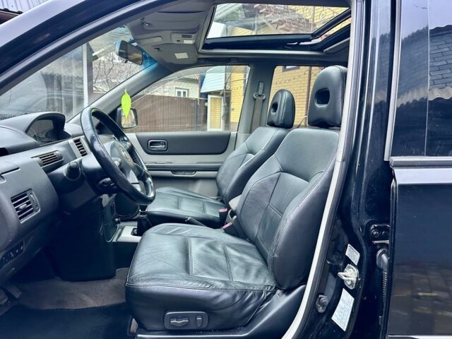 Черный Ниссан ИксТрейл, объемом двигателя 2.2 л и пробегом 168 тыс. км за 6699 $, фото 18 на Automoto.ua