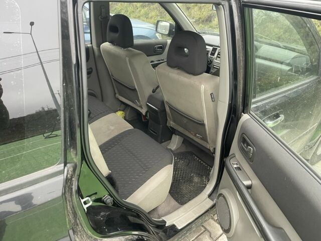 Черный Ниссан ИксТрейл, объемом двигателя 2.2 л и пробегом 3 тыс. км за 2200 $, фото 4 на Automoto.ua