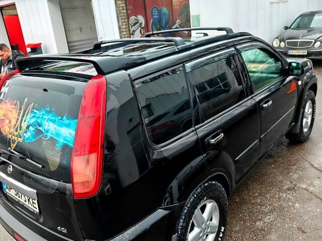 Черный Ниссан ИксТрейл, объемом двигателя 2.2 л и пробегом 100 тыс. км за 5500 $, фото 3 на Automoto.ua