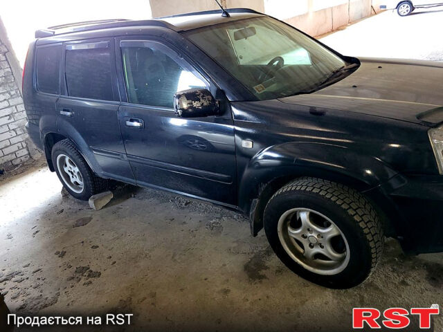 Черный Ниссан ИксТрейл, объемом двигателя 2.2 л и пробегом 320 тыс. км за 3500 $, фото 1 на Automoto.ua