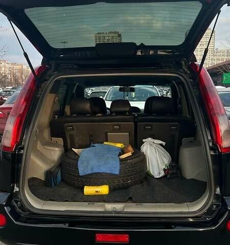 Черный Ниссан ИксТрейл, объемом двигателя 2.5 л и пробегом 261 тыс. км за 8300 $, фото 13 на Automoto.ua