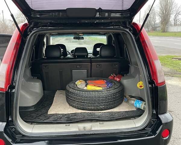 Черный Ниссан ИксТрейл, объемом двигателя 2.5 л и пробегом 285 тыс. км за 6500 $, фото 11 на Automoto.ua