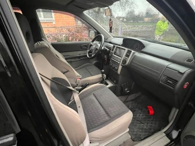 Черный Ниссан ИксТрейл, объемом двигателя 2.2 л и пробегом 270 тыс. км за 3900 $, фото 3 на Automoto.ua