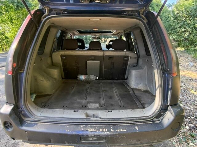 Черный Ниссан ИксТрейл, объемом двигателя 0 л и пробегом 300 тыс. км за 2493 $, фото 4 на Automoto.ua