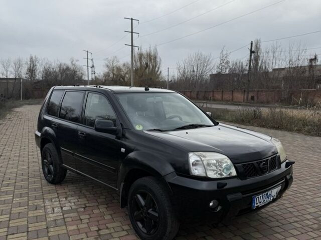 Черный Ниссан ИксТрейл, объемом двигателя 2.2 л и пробегом 249 тыс. км за 2600 $, фото 2 на Automoto.ua