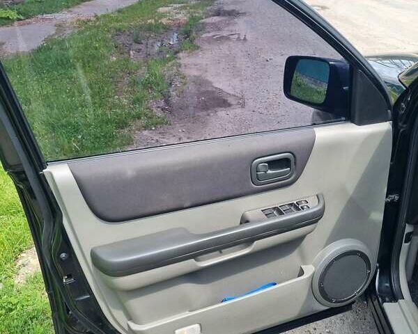 Черный Ниссан ИксТрейл, объемом двигателя 2.18 л и пробегом 210 тыс. км за 6400 $, фото 9 на Automoto.ua