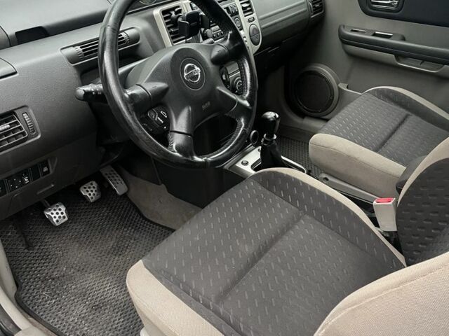 Черный Ниссан ИксТрейл, объемом двигателя 2.2 л и пробегом 206 тыс. км за 4200 $, фото 8 на Automoto.ua