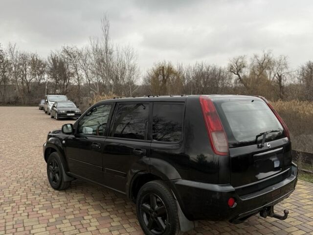 Черный Ниссан ИксТрейл, объемом двигателя 2.2 л и пробегом 249 тыс. км за 2600 $, фото 3 на Automoto.ua