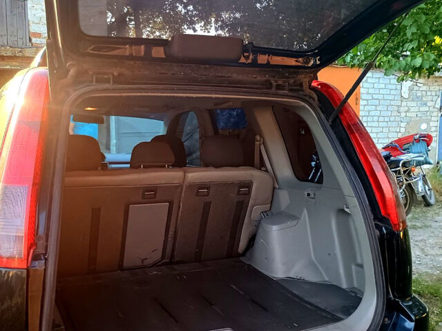 Чорний Ніссан ІксТрейл, об'ємом двигуна 2.2 л та пробігом 250 тис. км за 3500 $, фото 2 на Automoto.ua