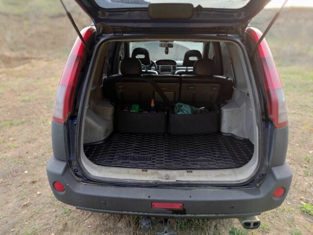 Черный Ниссан ИксТрейл, объемом двигателя 2.2 л и пробегом 290 тыс. км за 4200 $, фото 8 на Automoto.ua