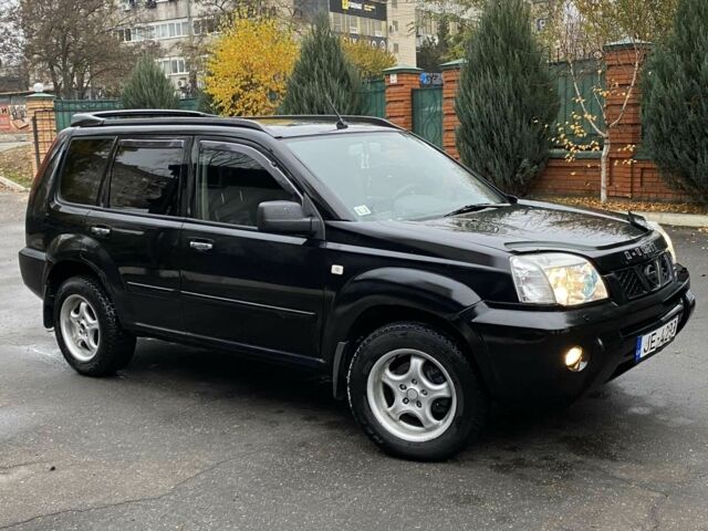 Черный Ниссан ИксТрейл, объемом двигателя 2.2 л и пробегом 226 тыс. км за 3650 $, фото 5 на Automoto.ua