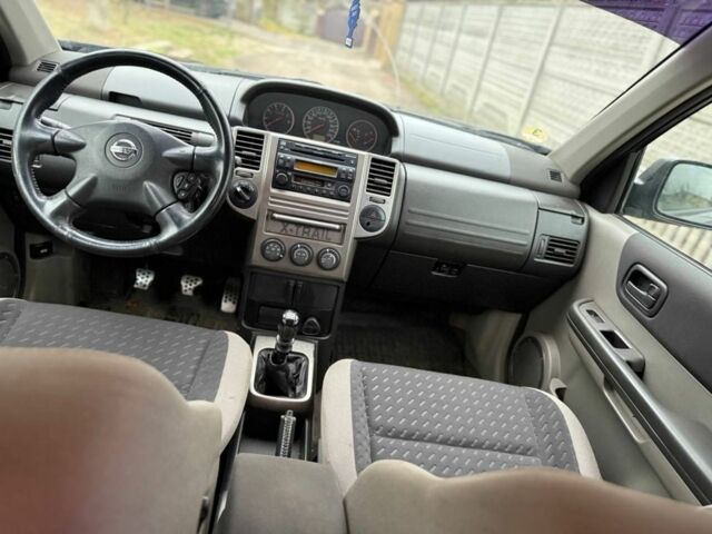 Черный Ниссан ИксТрейл, объемом двигателя 2.2 л и пробегом 290 тыс. км за 3750 $, фото 8 на Automoto.ua