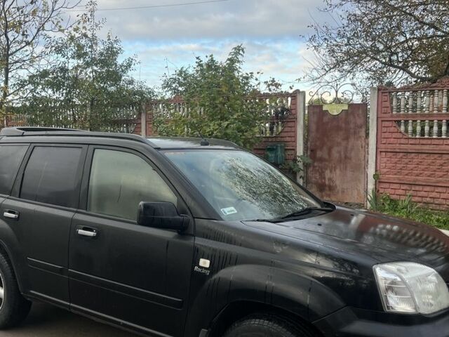 Черный Ниссан ИксТрейл, объемом двигателя 2.2 л и пробегом 327 тыс. км за 3600 $, фото 1 на Automoto.ua