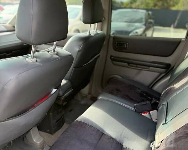 Черный Ниссан ИксТрейл, объемом двигателя 2.2 л и пробегом 360 тыс. км за 7200 $, фото 9 на Automoto.ua