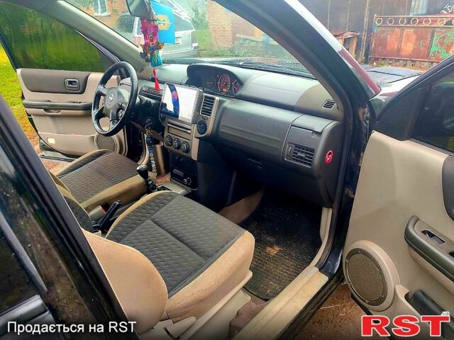 Черный Ниссан ИксТрейл, объемом двигателя 2.2 л и пробегом 248 тыс. км за 3800 $, фото 7 на Automoto.ua