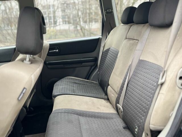 Чорний Ніссан ІксТрейл, об'ємом двигуна 2.2 л та пробігом 200 тис. км за 2600 $, фото 12 на Automoto.ua