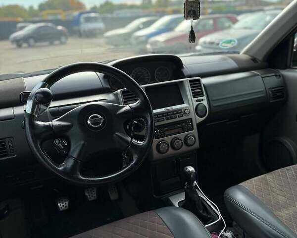 Черный Ниссан ИксТрейл, объемом двигателя 2.2 л и пробегом 360 тыс. км за 7200 $, фото 6 на Automoto.ua