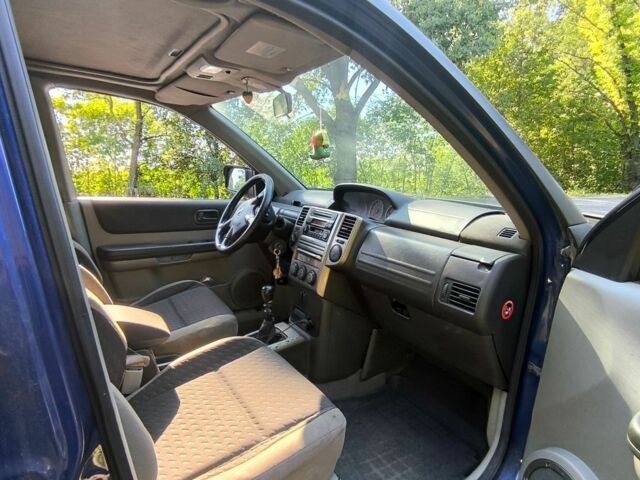 Черный Ниссан ИксТрейл, объемом двигателя 0 л и пробегом 300 тыс. км за 2493 $, фото 8 на Automoto.ua