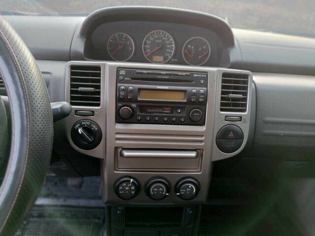 Черный Ниссан ИксТрейл, объемом двигателя 2.2 л и пробегом 290 тыс. км за 4200 $, фото 12 на Automoto.ua