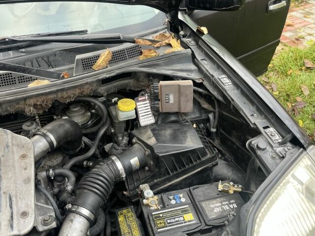 Черный Ниссан ИксТрейл, объемом двигателя 2.2 л и пробегом 327 тыс. км за 3600 $, фото 10 на Automoto.ua