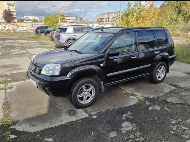 Черный Ниссан ИксТрейл, объемом двигателя 2.2 л и пробегом 220 тыс. км за 2250 $, фото 2 на Automoto.ua