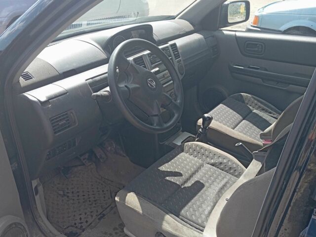 Чорний Ніссан ІксТрейл, об'ємом двигуна 2.2 л та пробігом 218 тис. км за 3500 $, фото 10 на Automoto.ua