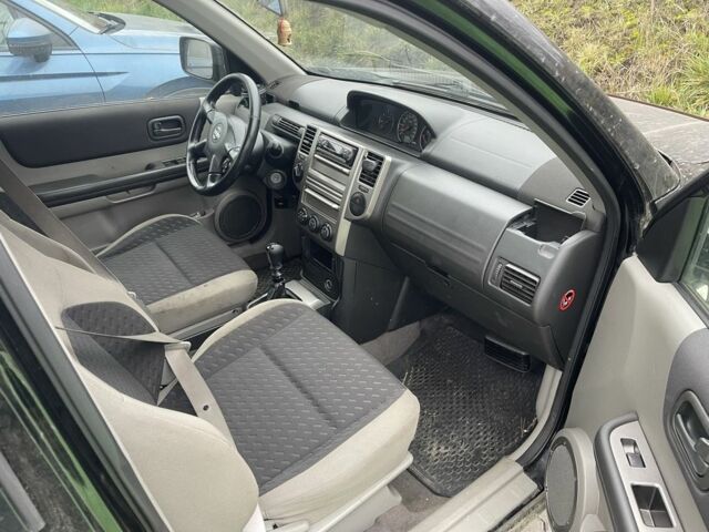 Черный Ниссан ИксТрейл, объемом двигателя 2.2 л и пробегом 3 тыс. км за 2200 $, фото 5 на Automoto.ua