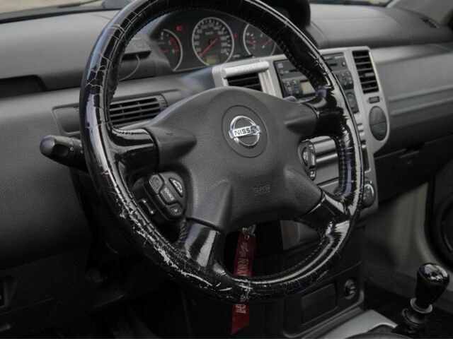 Черный Ниссан ИксТрейл, объемом двигателя 2.2 л и пробегом 273 тыс. км за 4267 $, фото 12 на Automoto.ua