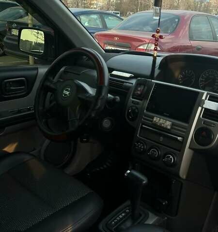 Черный Ниссан ИксТрейл, объемом двигателя 2.5 л и пробегом 261 тыс. км за 8300 $, фото 11 на Automoto.ua