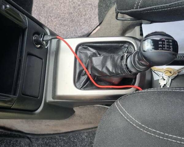 Черный Ниссан ИксТрейл, объемом двигателя 2.18 л и пробегом 210 тыс. км за 6400 $, фото 11 на Automoto.ua