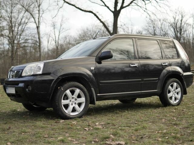 Черный Ниссан ИксТрейл, объемом двигателя 2.2 л и пробегом 273 тыс. км за 4267 $, фото 1 на Automoto.ua