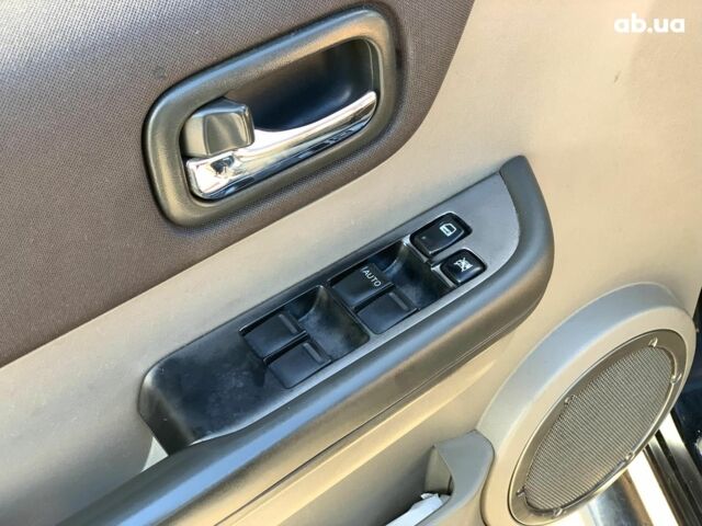 Черный Ниссан ИксТрейл, объемом двигателя 2.5 л и пробегом 295 тыс. км за 6890 $, фото 18 на Automoto.ua