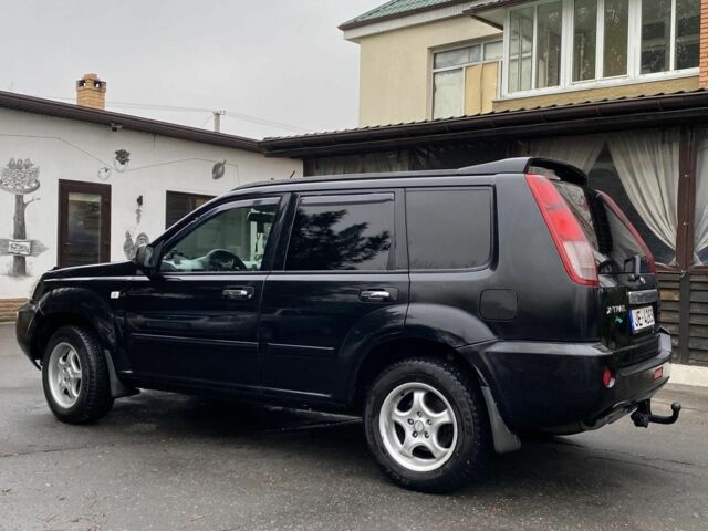 Черный Ниссан ИксТрейл, объемом двигателя 2.2 л и пробегом 226 тыс. км за 3650 $, фото 2 на Automoto.ua