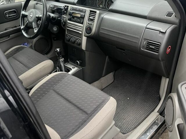 Черный Ниссан ИксТрейл, объемом двигателя 2.2 л и пробегом 206 тыс. км за 4200 $, фото 9 на Automoto.ua