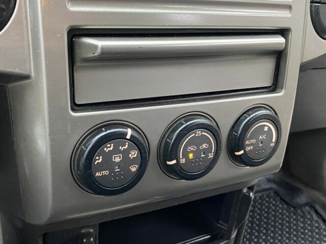 Черный Ниссан ИксТрейл, объемом двигателя 2.2 л и пробегом 226 тыс. км за 3650 $, фото 15 на Automoto.ua