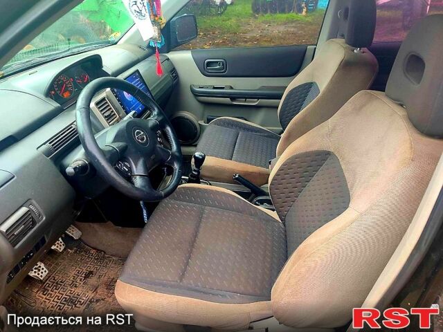 Черный Ниссан ИксТрейл, объемом двигателя 2.2 л и пробегом 248 тыс. км за 3800 $, фото 8 на Automoto.ua