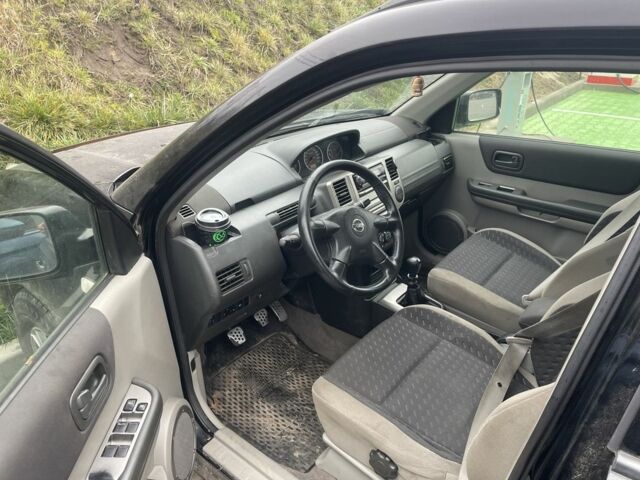 Черный Ниссан ИксТрейл, объемом двигателя 2.2 л и пробегом 3 тыс. км за 2200 $, фото 1 на Automoto.ua