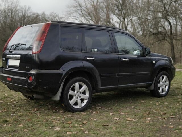 Черный Ниссан ИксТрейл, объемом двигателя 2.2 л и пробегом 273 тыс. км за 4267 $, фото 5 на Automoto.ua