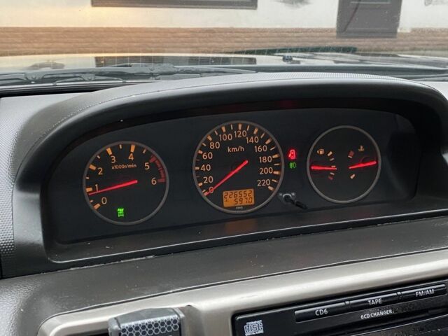 Черный Ниссан ИксТрейл, объемом двигателя 2.2 л и пробегом 226 тыс. км за 3650 $, фото 13 на Automoto.ua