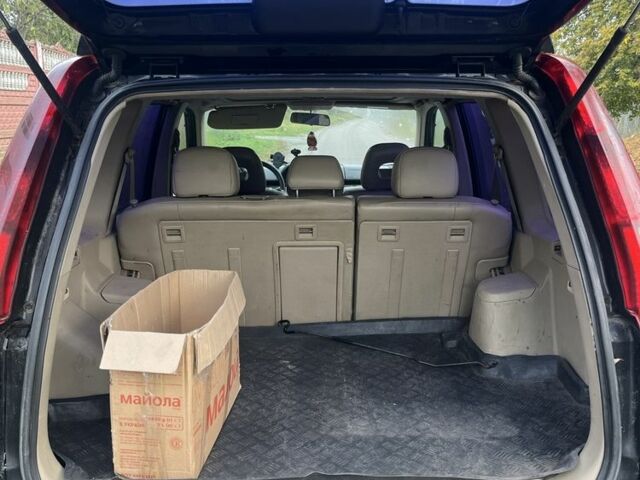 Черный Ниссан ИксТрейл, объемом двигателя 2.2 л и пробегом 327 тыс. км за 3600 $, фото 7 на Automoto.ua