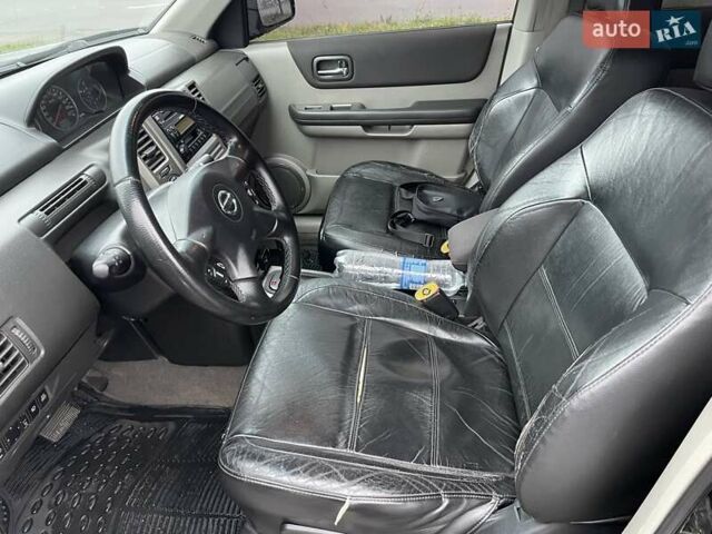 Черный Ниссан ИксТрейл, объемом двигателя 2.5 л и пробегом 285 тыс. км за 6500 $, фото 15 на Automoto.ua