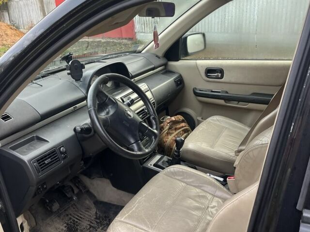 Черный Ниссан ИксТрейл, объемом двигателя 2.2 л и пробегом 327 тыс. км за 3600 $, фото 5 на Automoto.ua