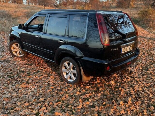 Черный Ниссан ИксТрейл, объемом двигателя 2.2 л и пробегом 306 тыс. км за 3300 $, фото 3 на Automoto.ua