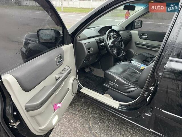 Черный Ниссан ИксТрейл, объемом двигателя 2.5 л и пробегом 285 тыс. км за 6500 $, фото 9 на Automoto.ua